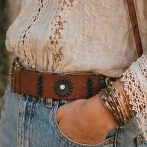 Genuine Leather SZ M Women's Brown 1" BOHO Black Flower & Stitched Belt